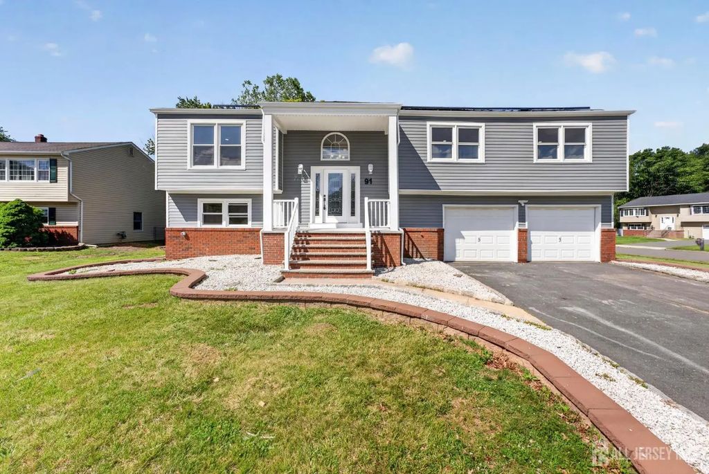 91 Oakey Drive, South Brunswick