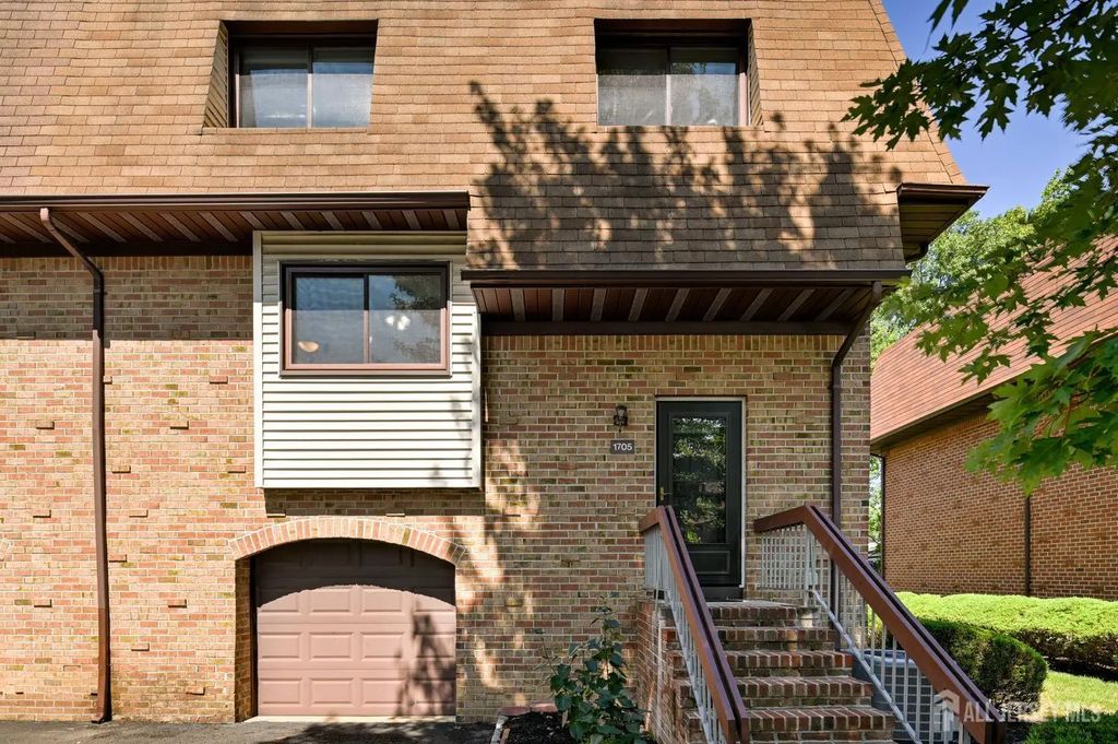 1705 N Oaks Boulevard N, North Brunswick