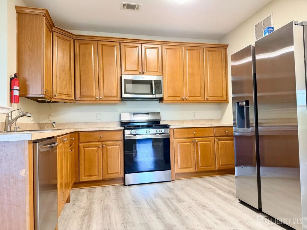3032 Edward Stec Boulevard, Edison