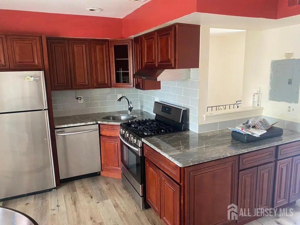 182 Evergreen Road, Edison