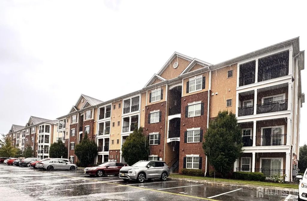 618 Strassle Way, South Plainfield