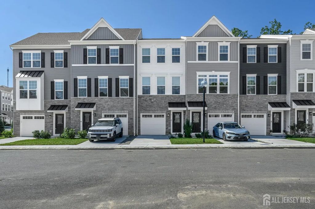 5 Pelham Lane, Bayville