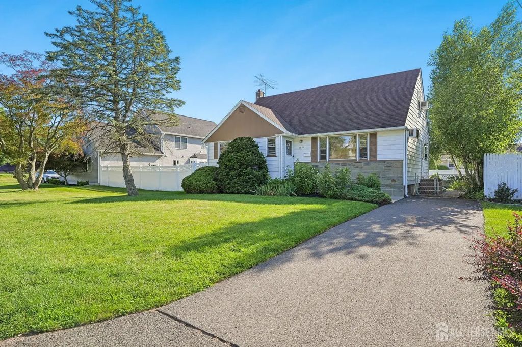 1920 Oxford Avenue, South Plainfield