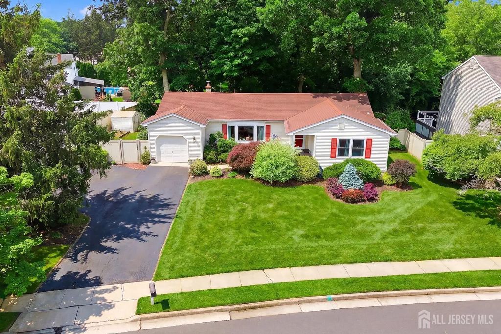 39 Mcfadden Drive, Monroe