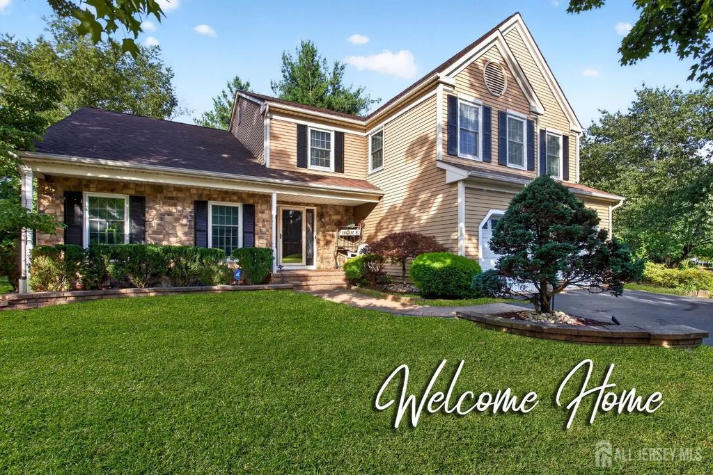 2 Monroe Court, Plainsboro