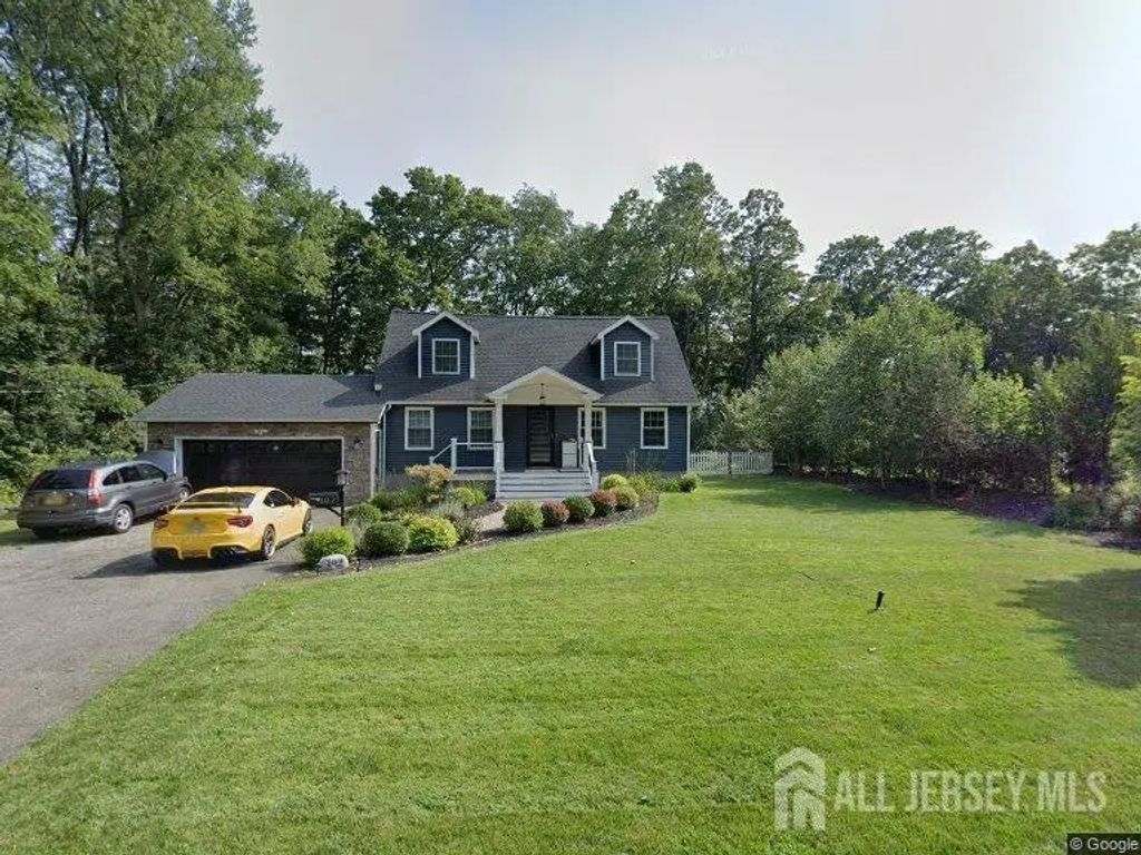 102 Stadelman Avenue, Belvidere