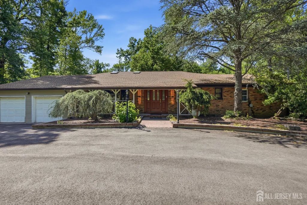 109 Ne Fresh Ponds Road Road, South Brunswick