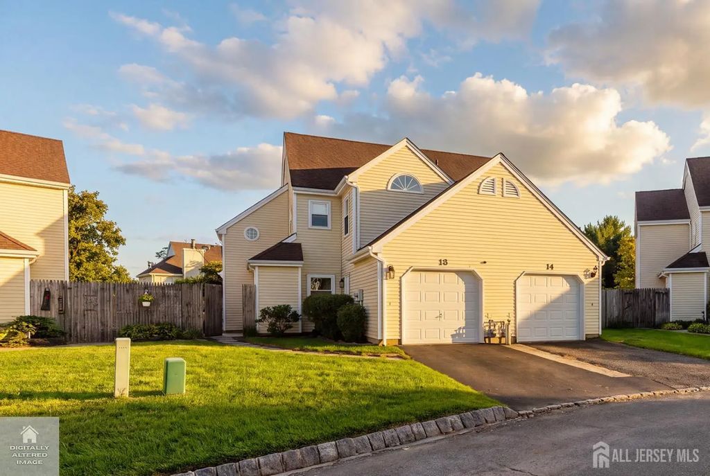 15 Hawthorne Court, Freehold