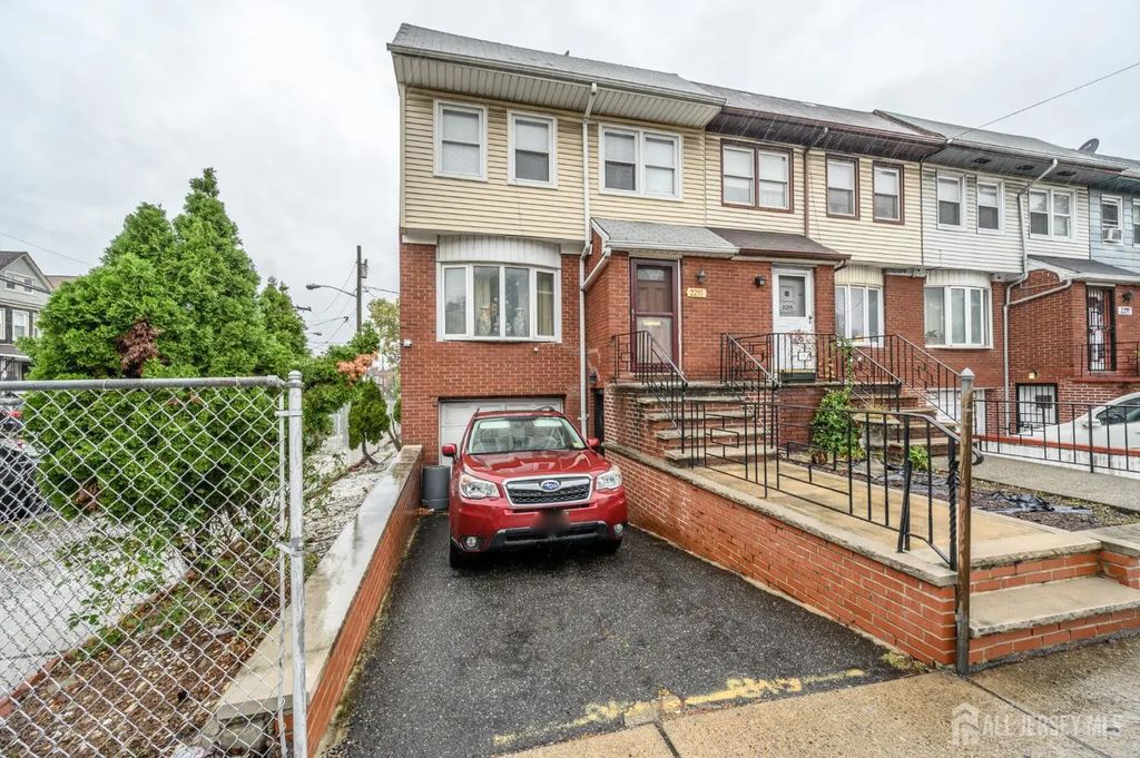 2293 John F Kennedy Boulevard, Jersey City