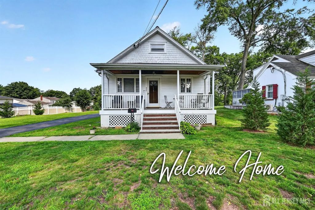 886 Main Street, Fords