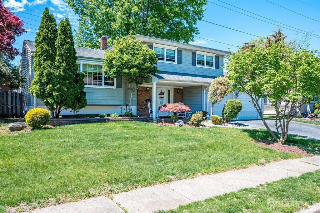 27 Eileen Way, Edison