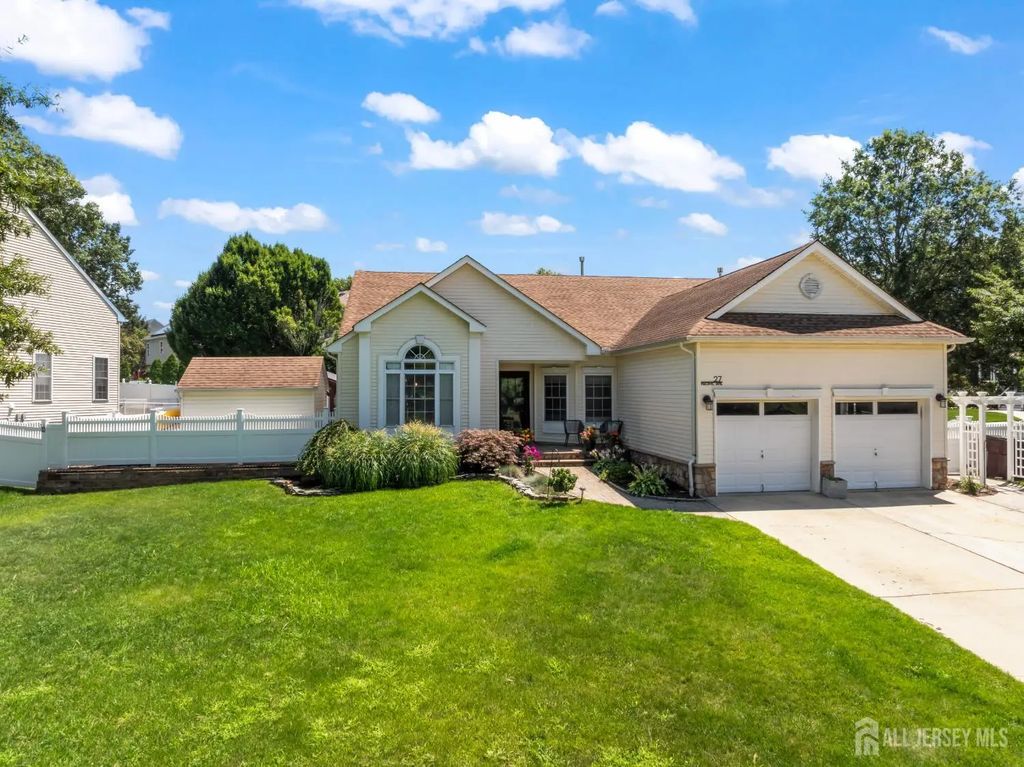 27 Pacific Avenue, Bayville
