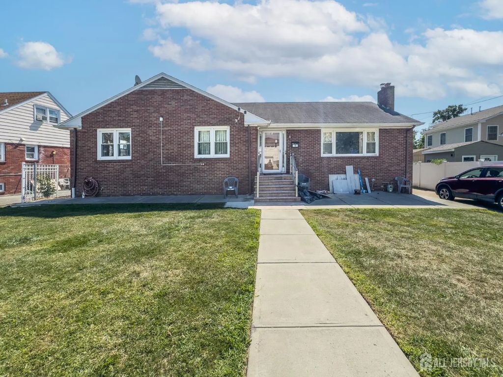 19 Holmes Street, Carteret