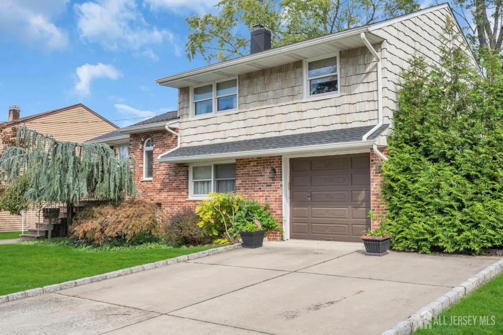 104 Tracy Drive, Fords