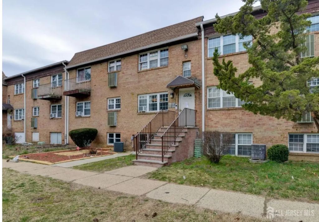 124 College Drive, Edison