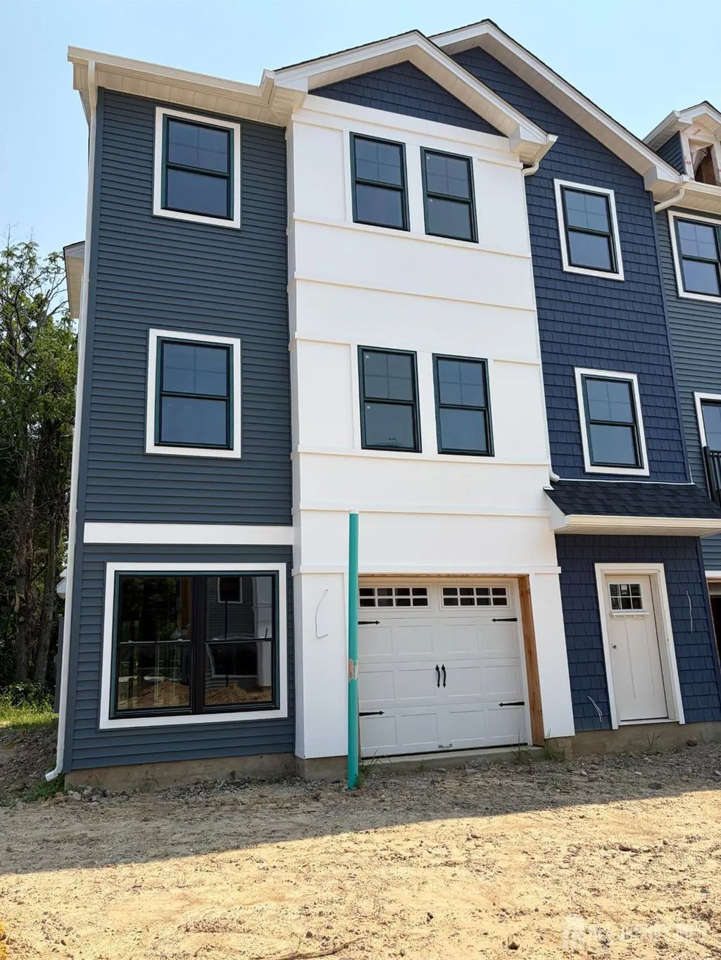 2 Bonus Court, Sayreville
