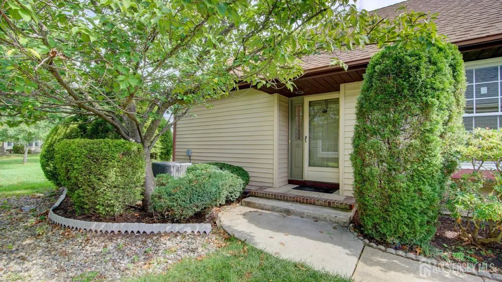 4 Martin Van Buren Drive, Monroe