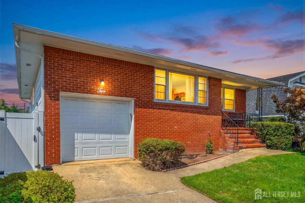 2 Carlton Street, Carteret