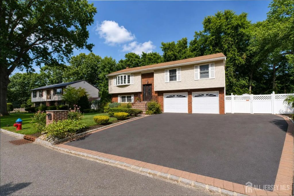 22 Sherwood Lane, Old Bridge