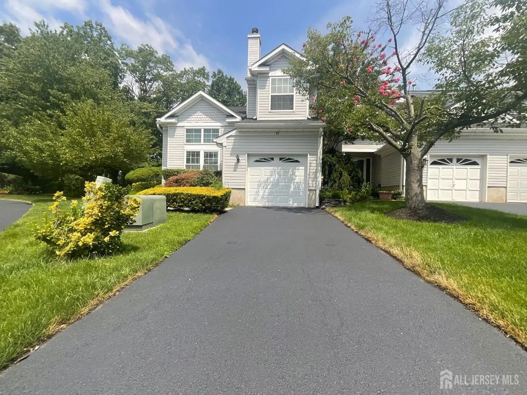17 Tuthill Court, Sayreville