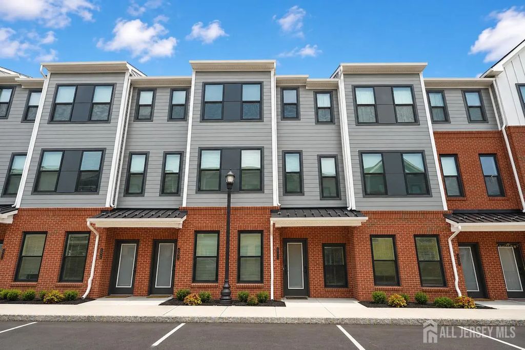 605 Parker Boulevard, West Windsor