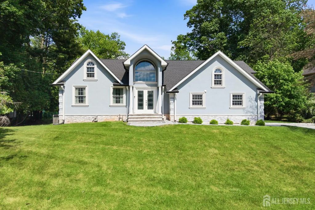 6 Whitewood Road, Edison