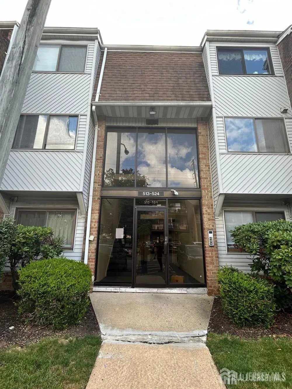 517 Edison Glen Ter Terrace, Edison