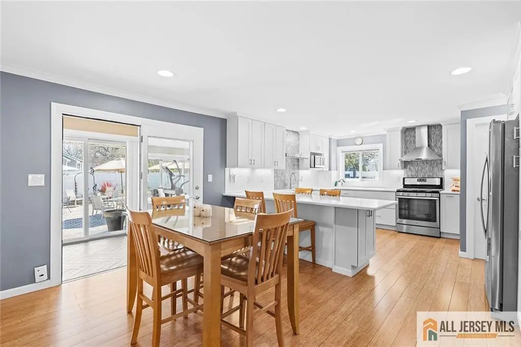 42 Lake Boulevard, Matawan