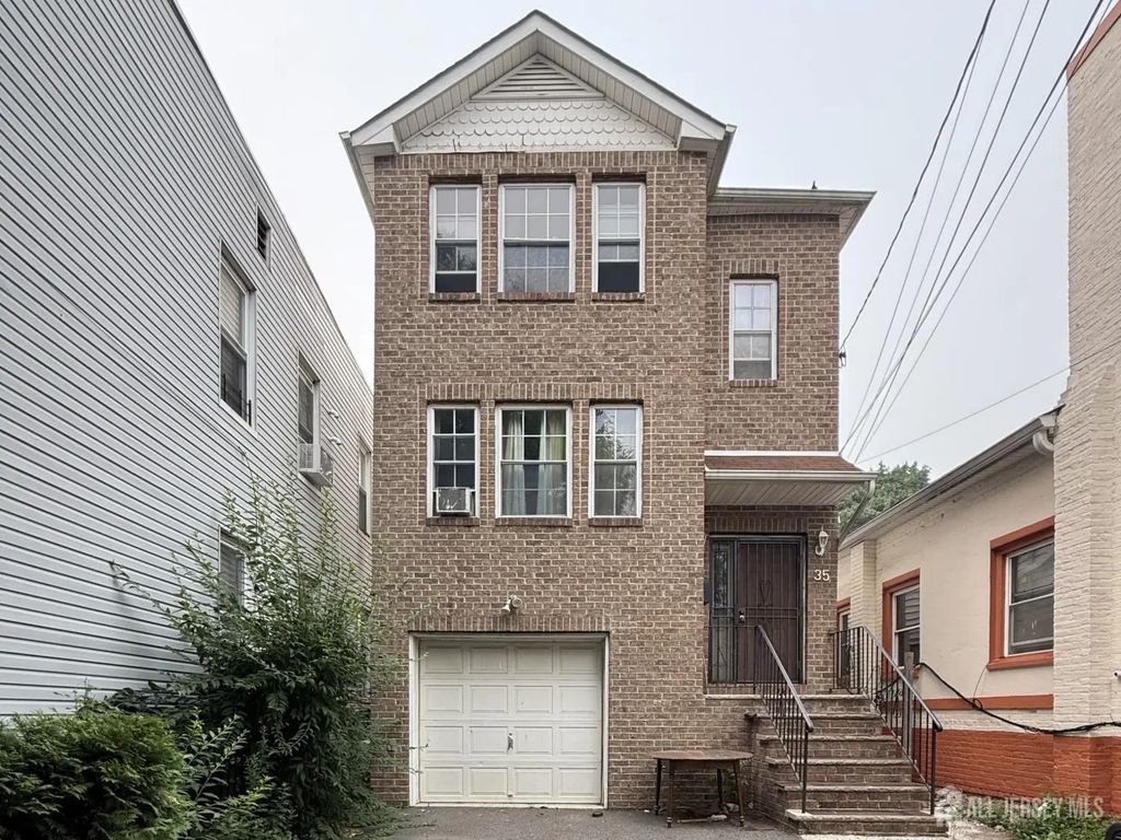 35 Tillinghast Street, Newark