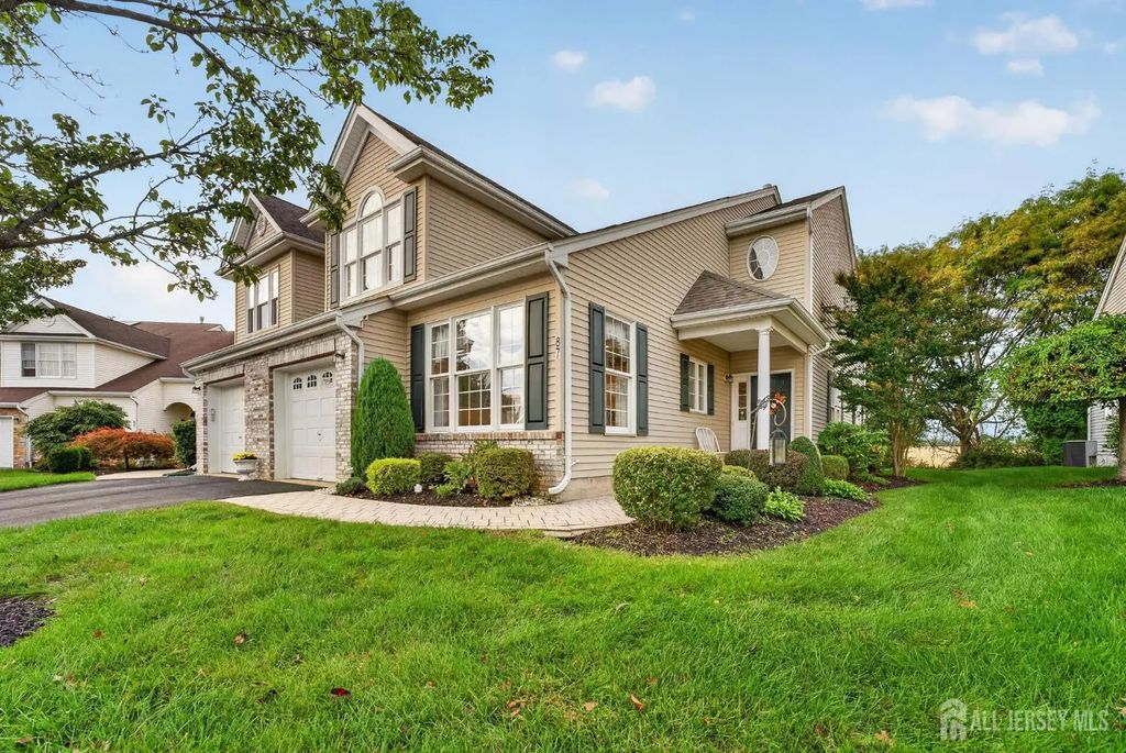 87 Saratoga Court, Franklin
