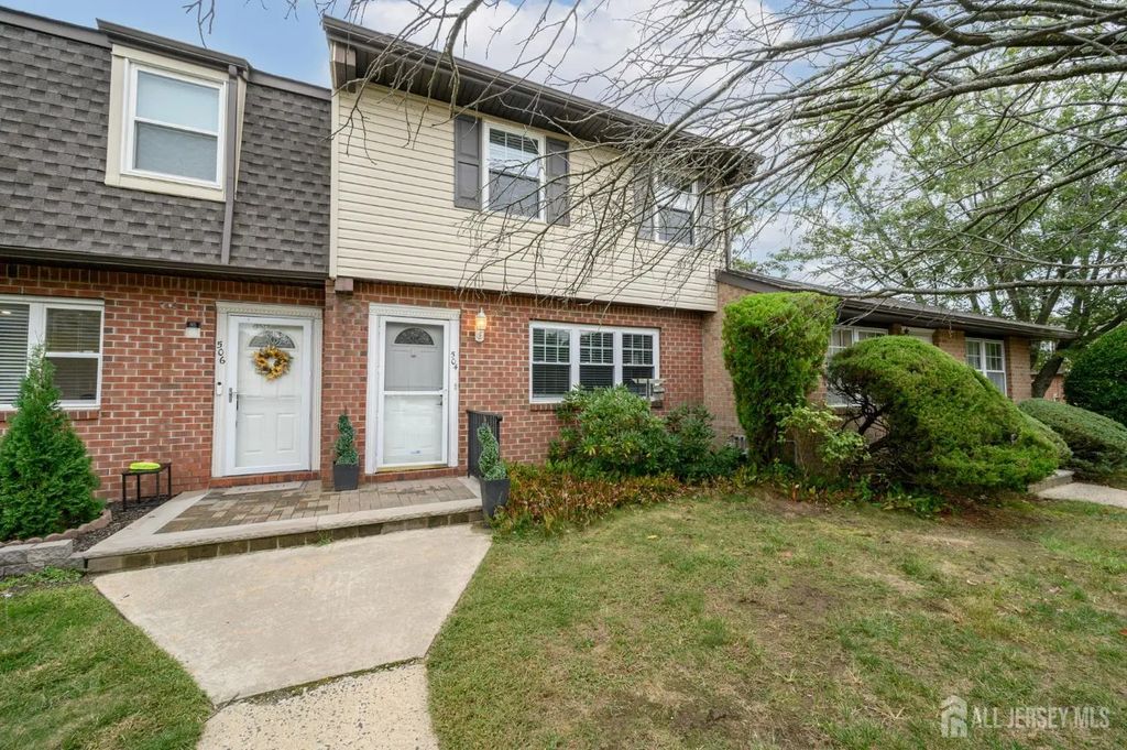 504 Linda Court, Brick