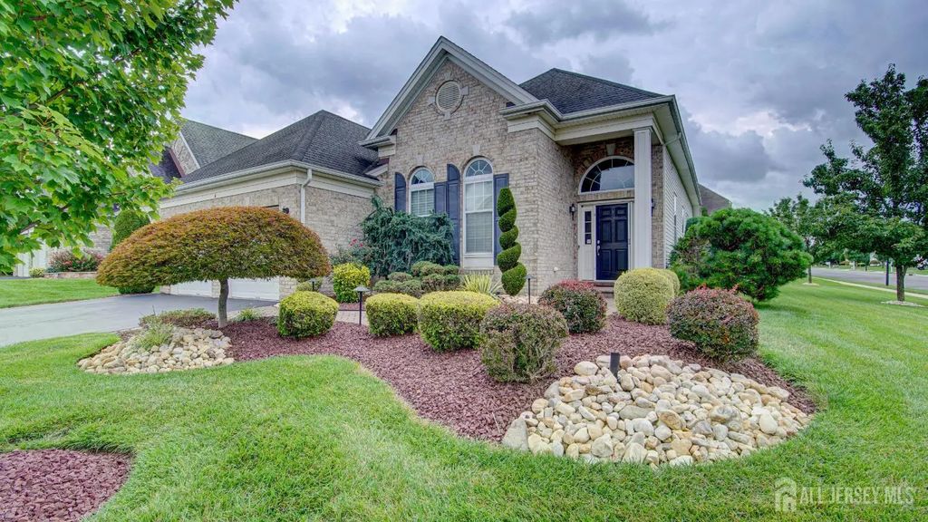 2 Troon Court, Monroe