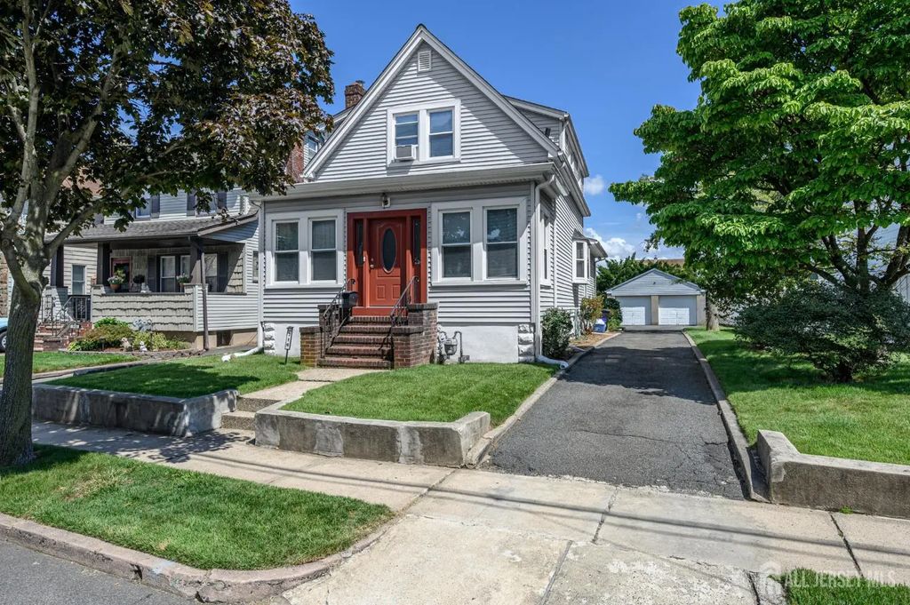 716 4th Street, Lyndhurst