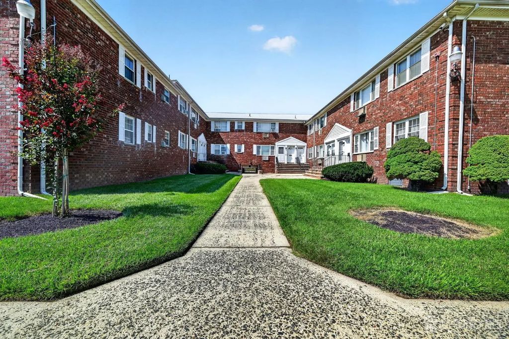 46 Gramercy Gardens, Middlesex