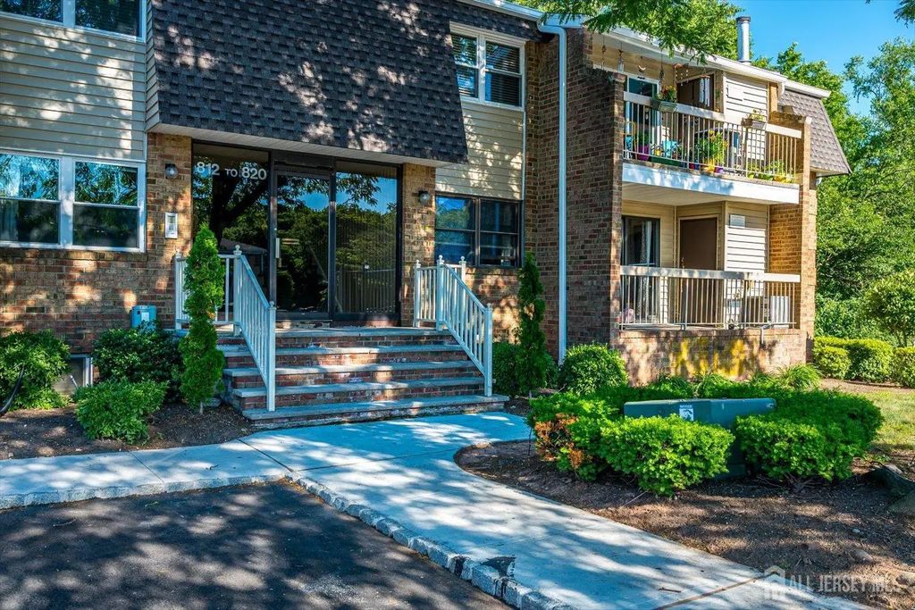 812 Sharon Garden Court, Woodbridge Proper