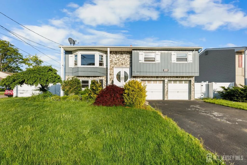 200 Rosewood Lane, Port Reading