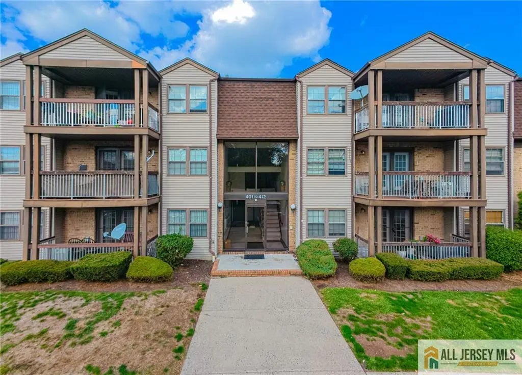 404 Newport Court, Fords