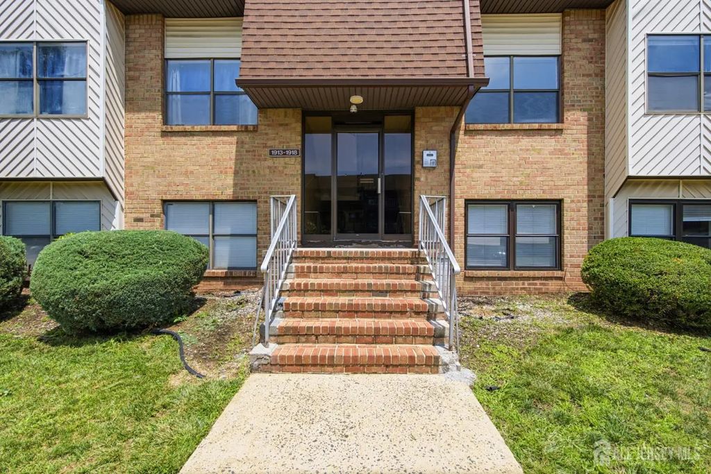 1913 Raspberry Court, Edison