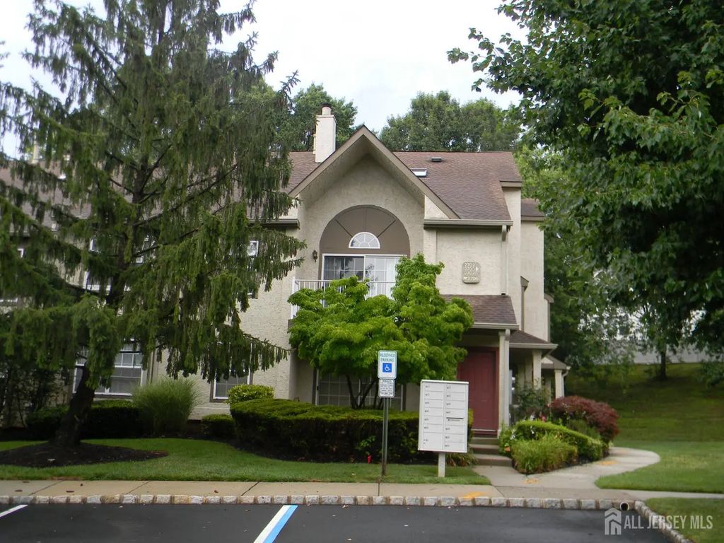 2706 Commons At Kingswood Drive, East Brunswick