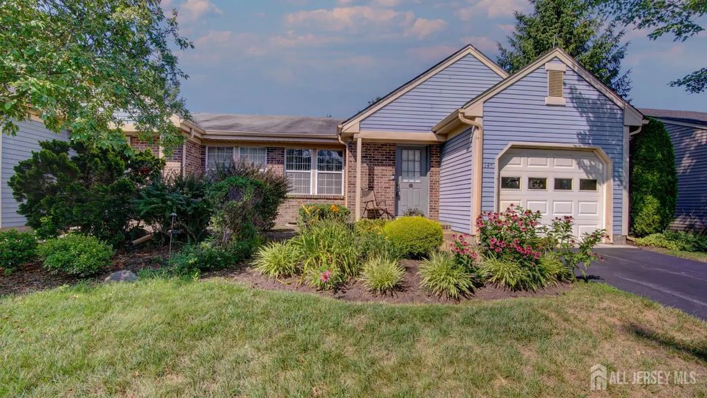 14 John Adams Court, Monroe