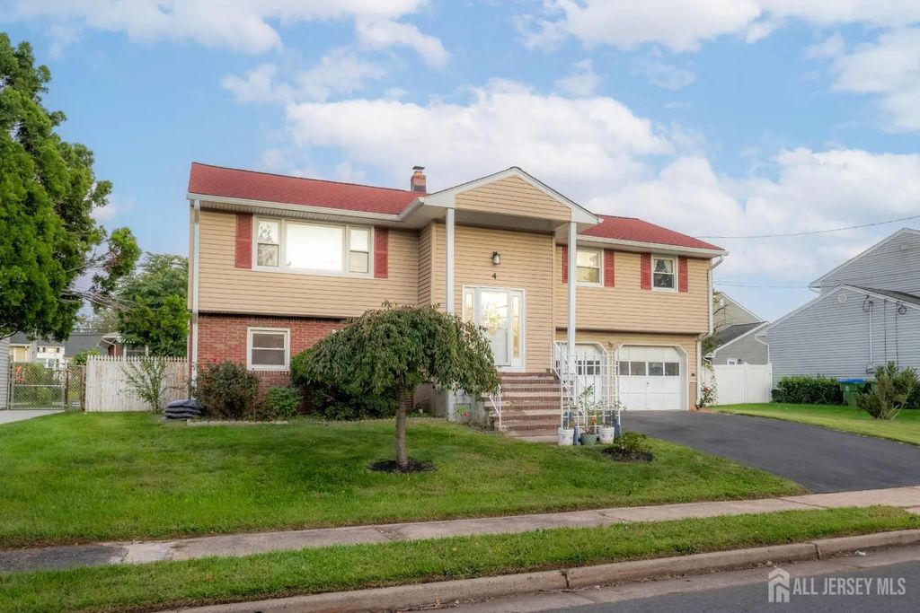 4 Charles Court, Edison