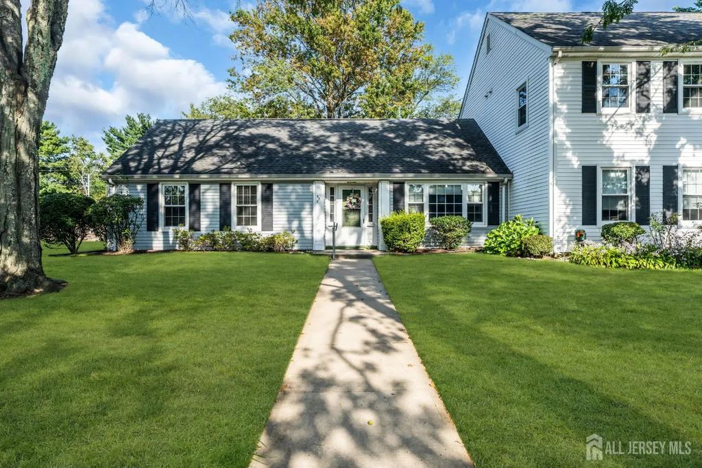 57-e Fairfield Lane, Monroe