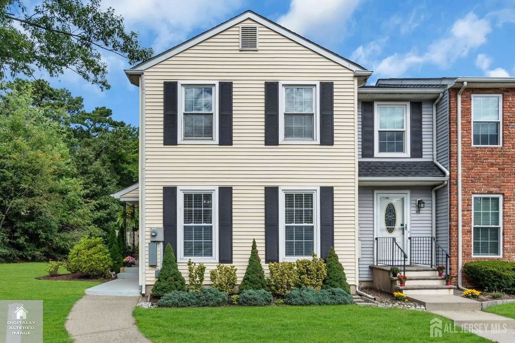49 Lantern Lane, Sayreville