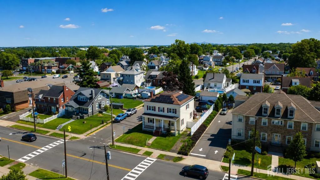 187 Main Street, Woodbridge Proper