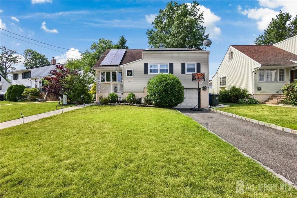 42 Mildred Lane, Fords
