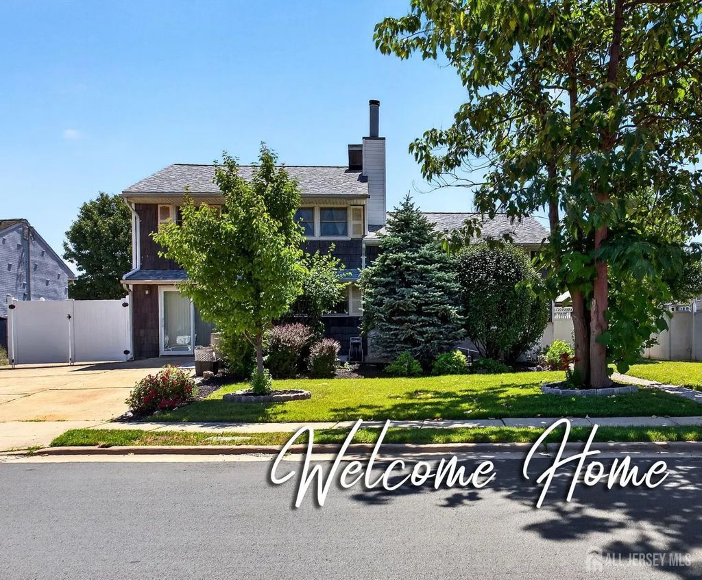 52 Jackson Avenue, Carteret