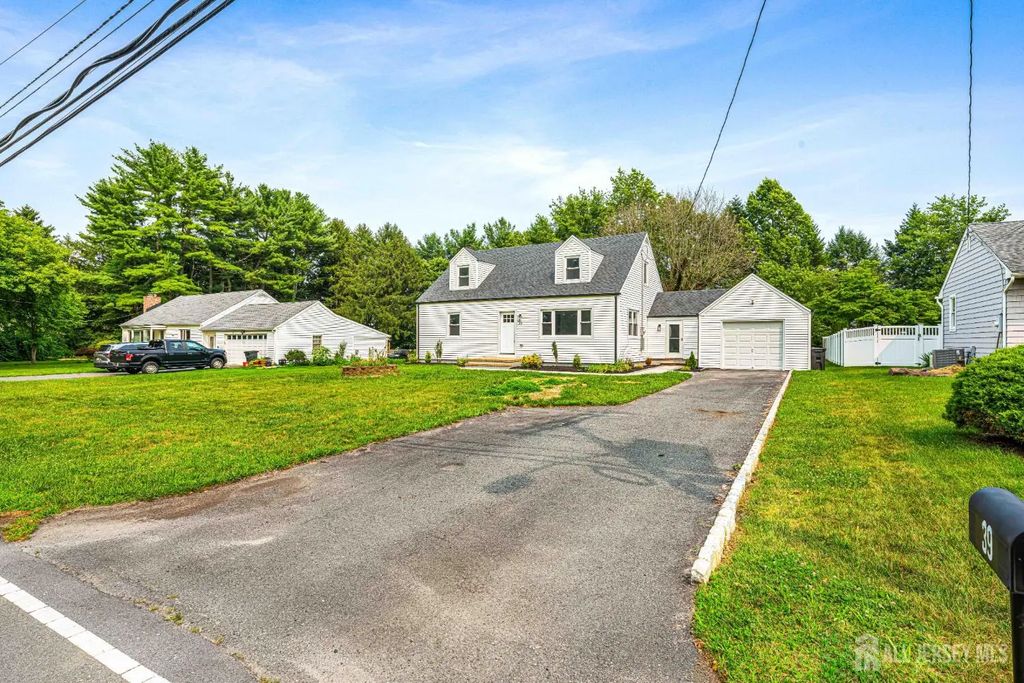 39 Griggs Drive, South Brunswick