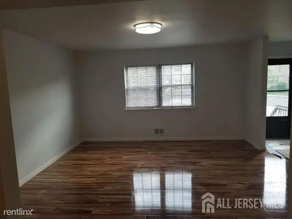 804 Maple Hill Drive, Woodbridge Proper