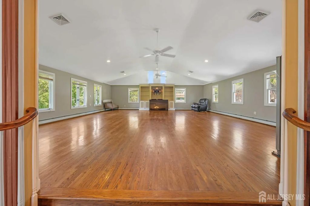 223 Pleasant Run Road, Readington