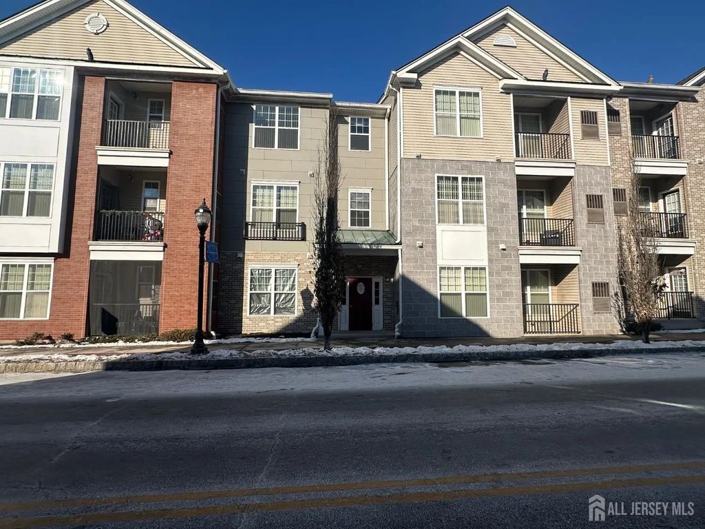 45 Roosevelt Avenue, Carteret
